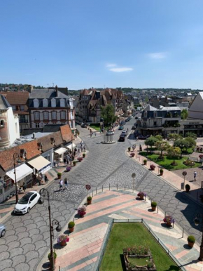 Appartement au cœur de Deauville avec vue imprenable et parking privé